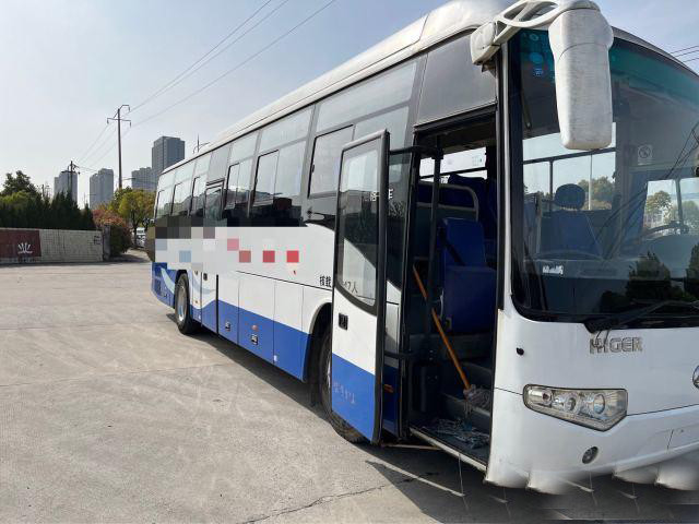 Los asientos Kinglong del autobús 47 de la segunda mano entrenan el autobús del motor diesel del euro 3 de Bus Rhd Lhd en venta