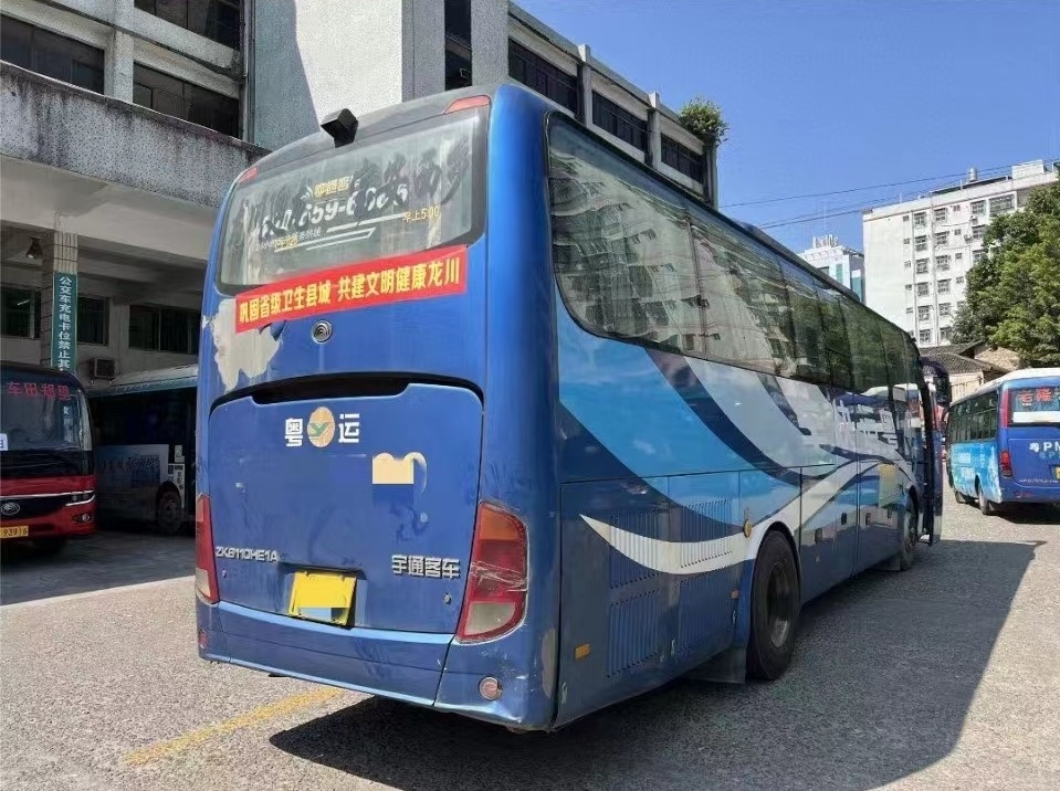 El servicio de autobús usado Yutong ZK6110 utilizó puertas del autobús dos del motor de la parte posterior del autobús 49-51seater de la iglesia