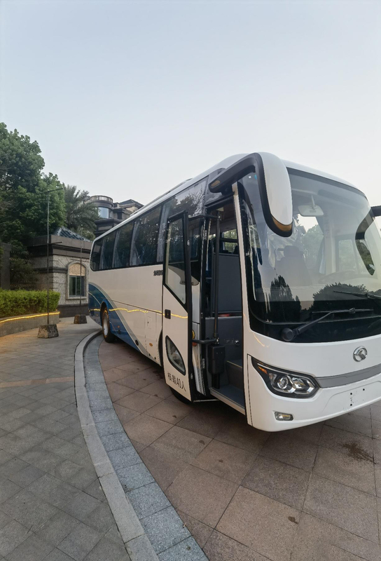 Autobús diesel del centro urbano del pasajero del euro 3 de lujo de Kinglong Rhd Lhd de los asientos de Bus 40 del coche en venta
