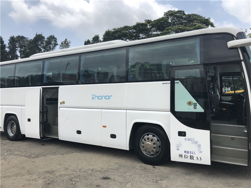 Autobús de larga distancia del pasajero del coche de Bus 53 de los asientos de Rhd Lhd del euro 3 del autobús diesel de lujo del centro urbano en venta