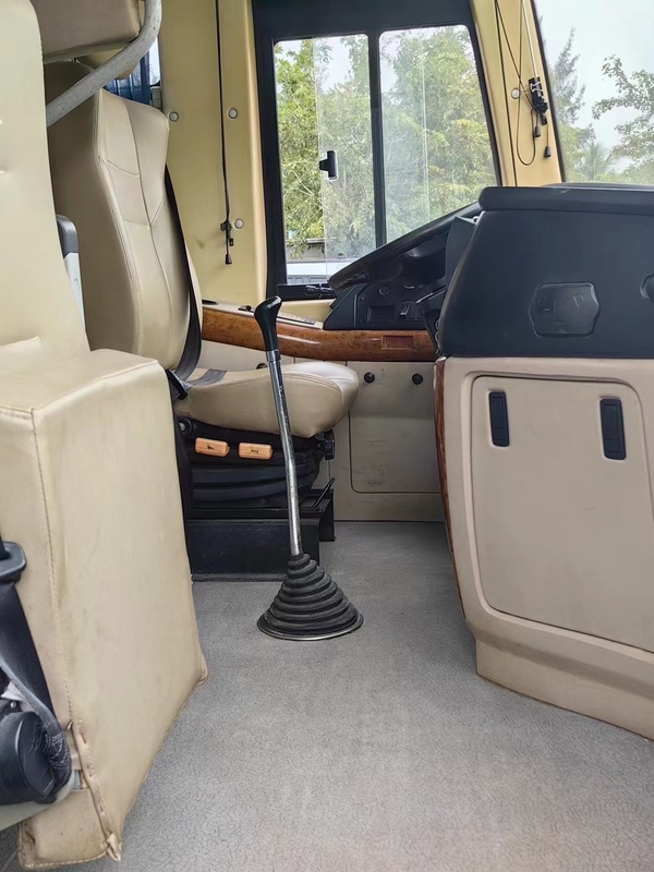 Mano de lujo usada del autobús segundo de Rhd Yutong Bus Zk6122 70 Seater del coche en venta