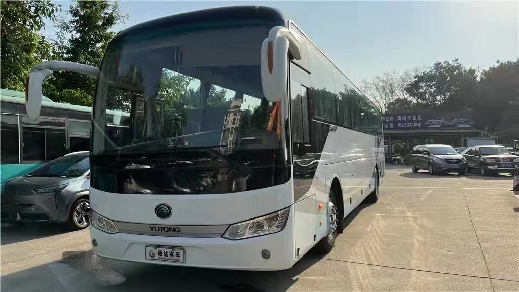 El autobús de lujo del viaje 2017 el autobús Zk6125HQ del año 55seat Yutong da en segundo lugar Buss en venta