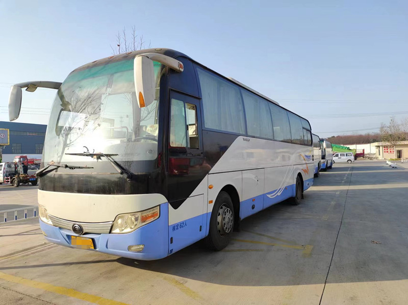 Autobús comercial usado 2014 autobús usado del viaje de los asientos del autobús ZK6110 60 de Yutong del año RHD