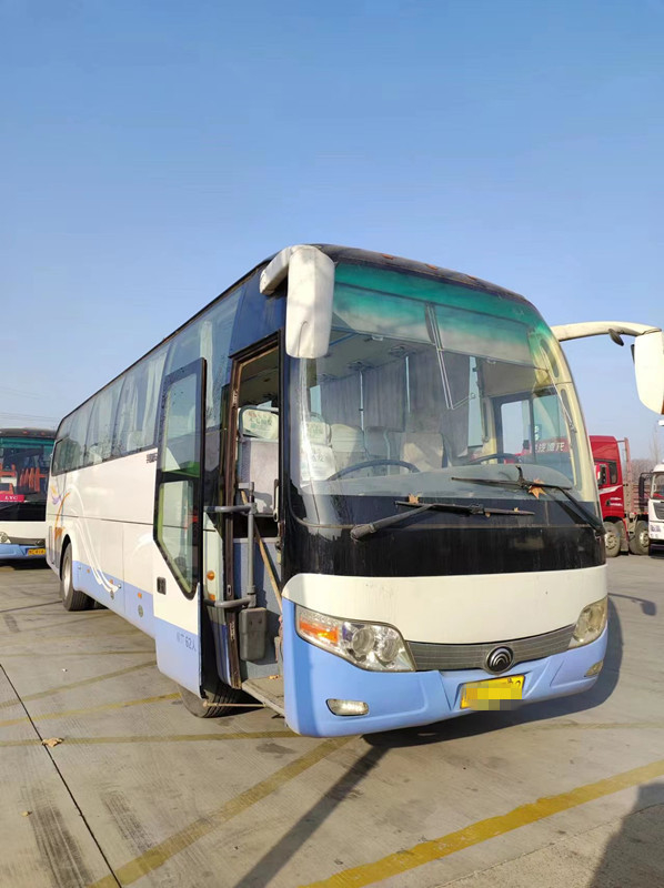 Autobús comercial usado 2014 autobús usado del viaje de los asientos del autobús ZK6110 60 de Yutong del año RHD