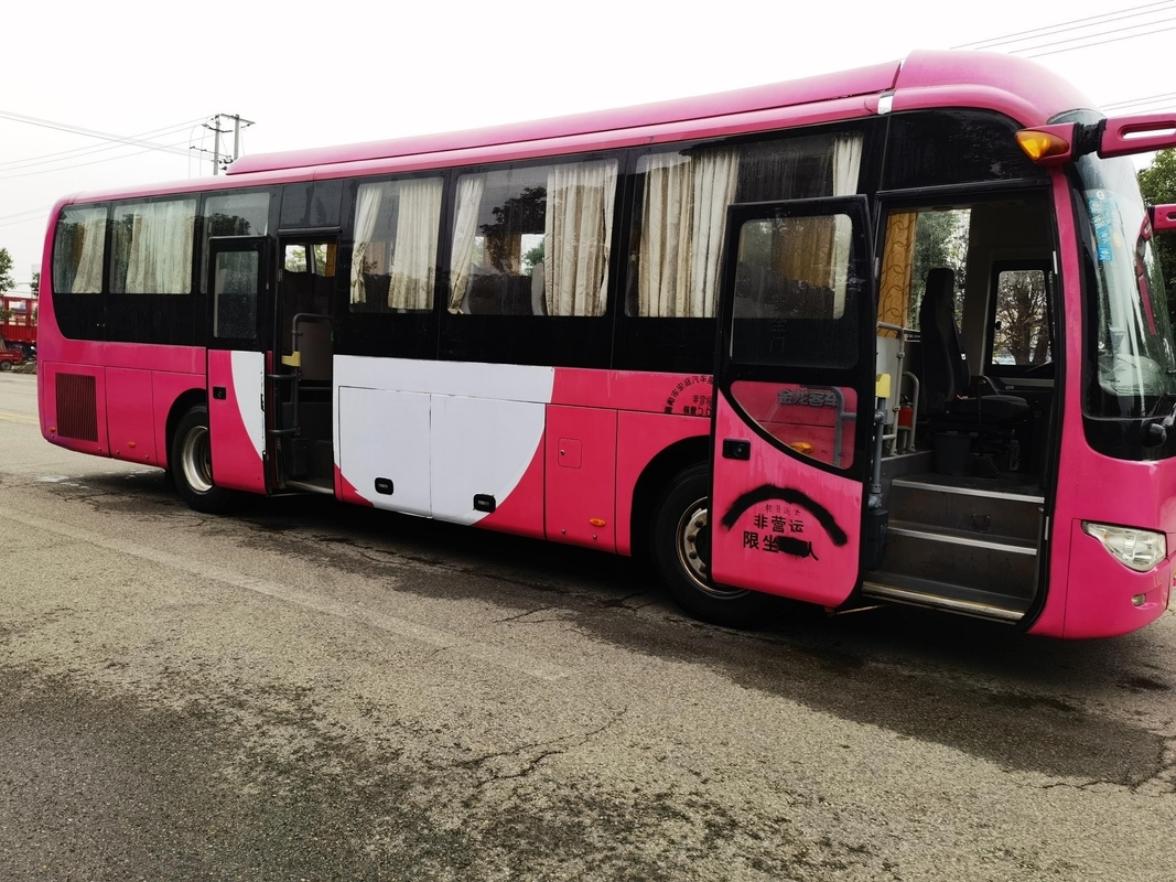 El coche Second Hand Kinglong utilizó la puerta media del pasajero de la disposición de los asientos 2+3 del autobús XMQ6110ACD4D 56