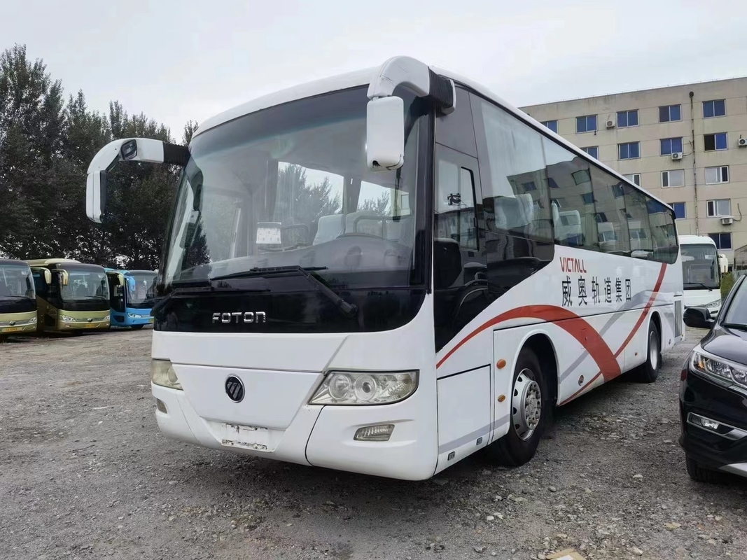 El autobús usado del viaje utilizó el color blanco de la disposición de los asientos 2+3 del motor 55 del autobús BJ6103 Weichai de Foton