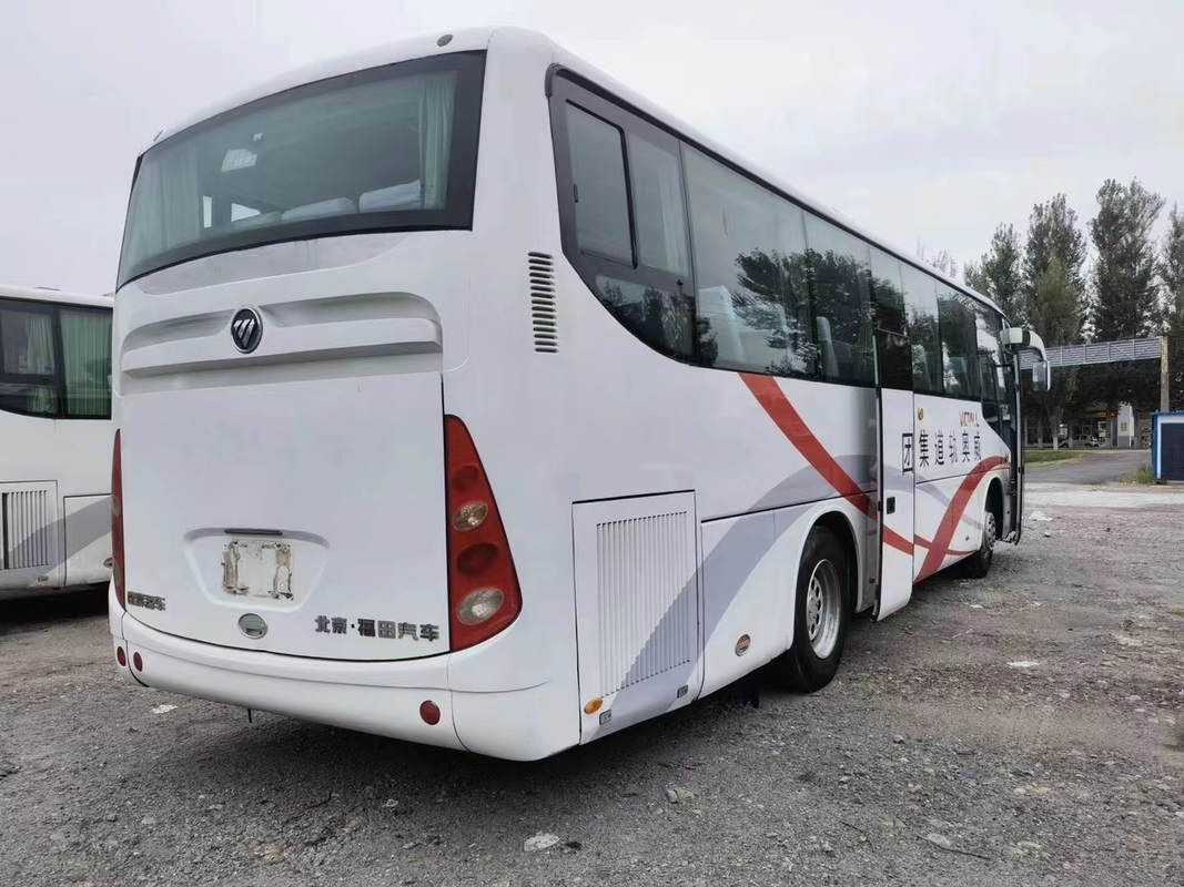 El autobús usado del viaje utilizó el color blanco de la disposición de los asientos 2+3 del motor 55 del autobús BJ6103 Weichai de Foton