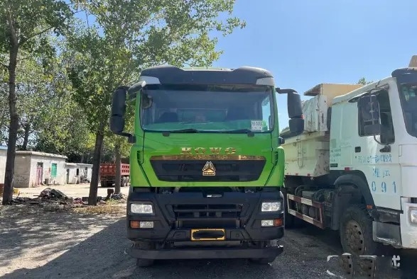 El segundo modo de la impulsión del camión volquete 8×4 del camión de descargador de la mano chino HOWO utilizó el camión del motor diesel