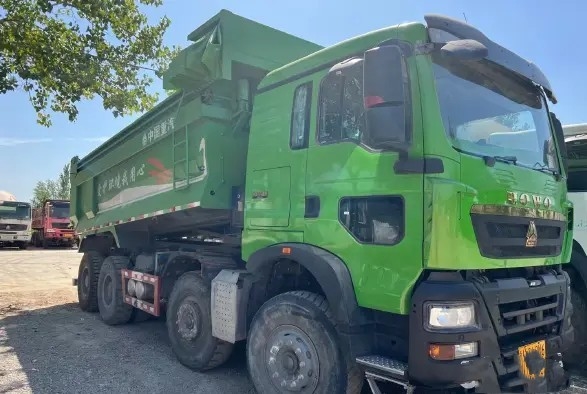 El segundo modo de la impulsión del camión volquete 8×4 del camión de descargador de la mano chino HOWO utilizó el camión del motor diesel