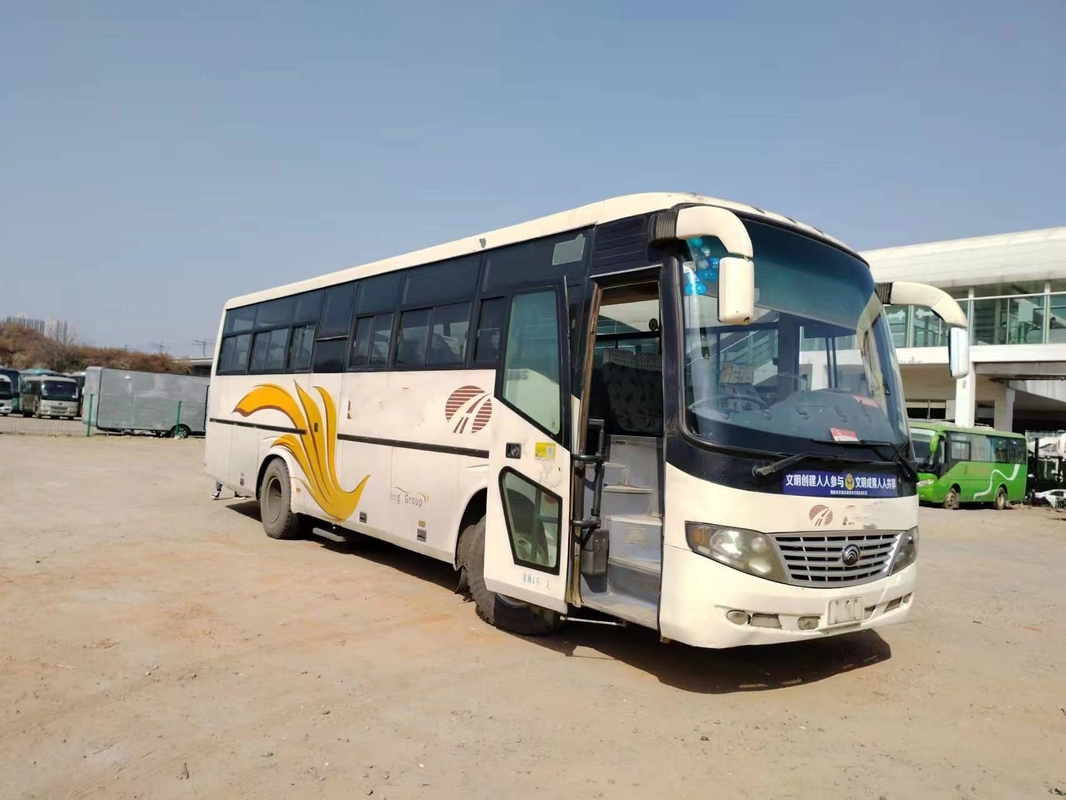 Los autocares usados doblan las puertas que deslizan Windows que 45 asientos dan en segundo lugar los jóvenes Tong Bus ZK6106D