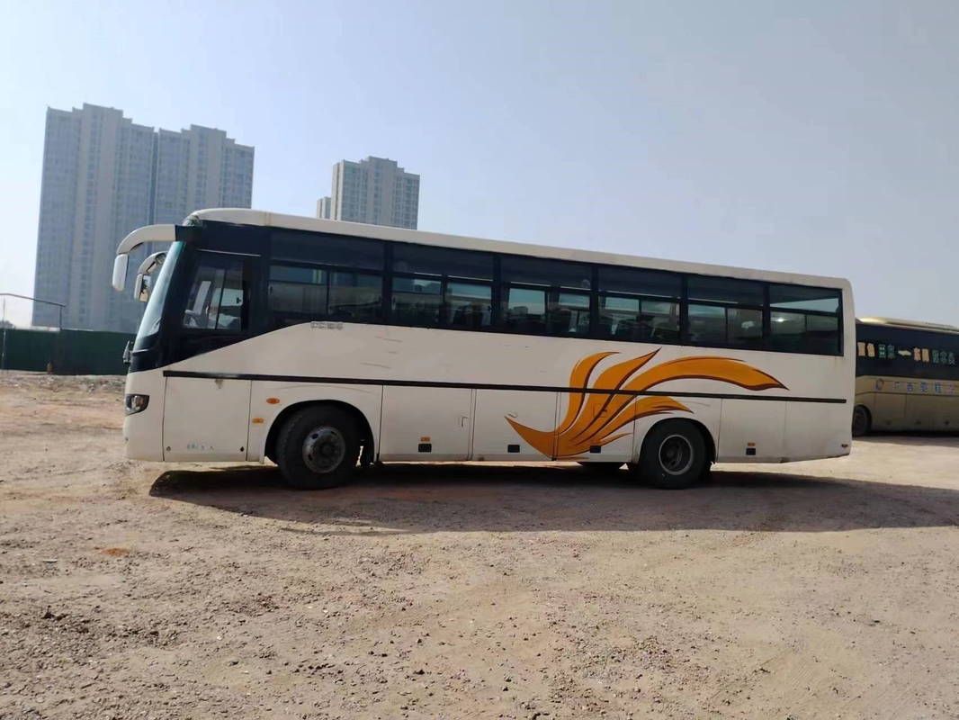 Los autocares usados doblan las puertas que deslizan Windows que 45 asientos dan en segundo lugar los jóvenes Tong Bus ZK6106D