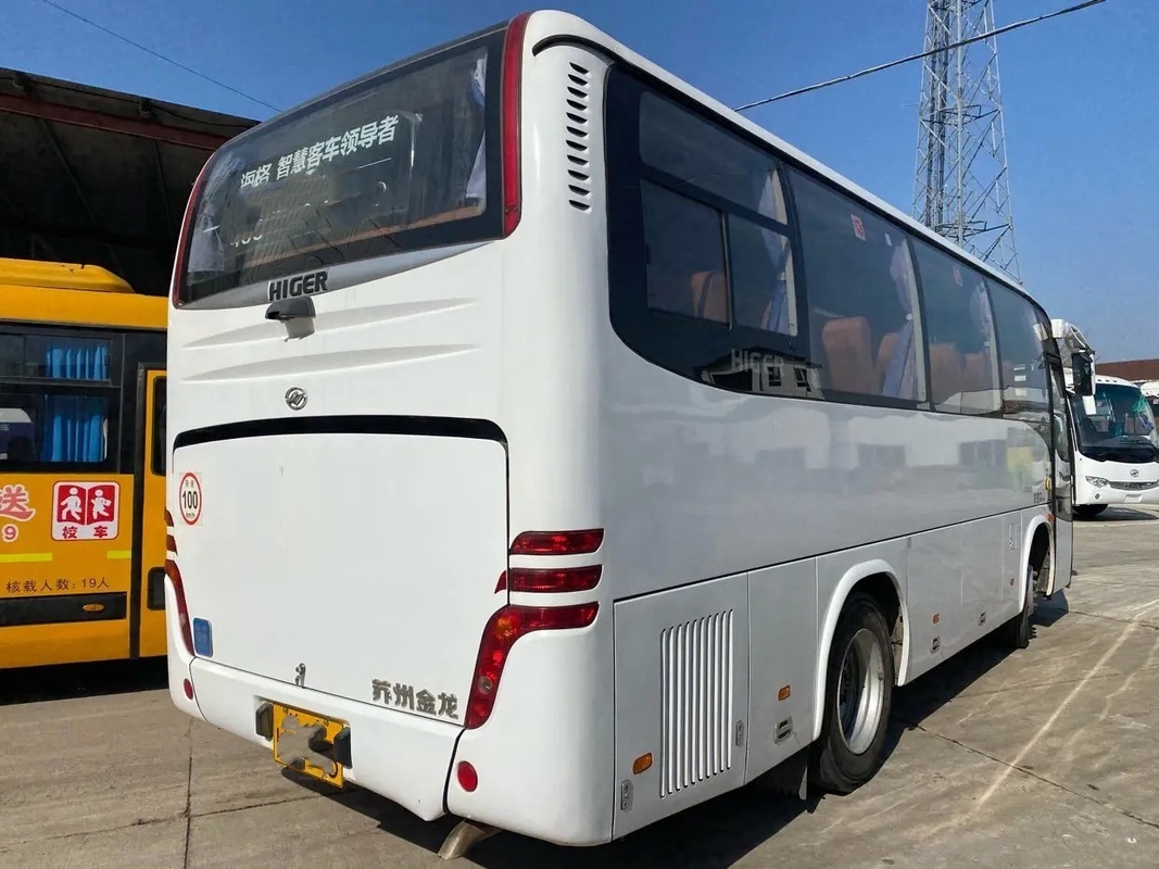 Los autobuses de lujo usados 32 asientos en segundo lugar dan a motor más alto de Bus KLQ6796 Yuchai del coche el color blanco