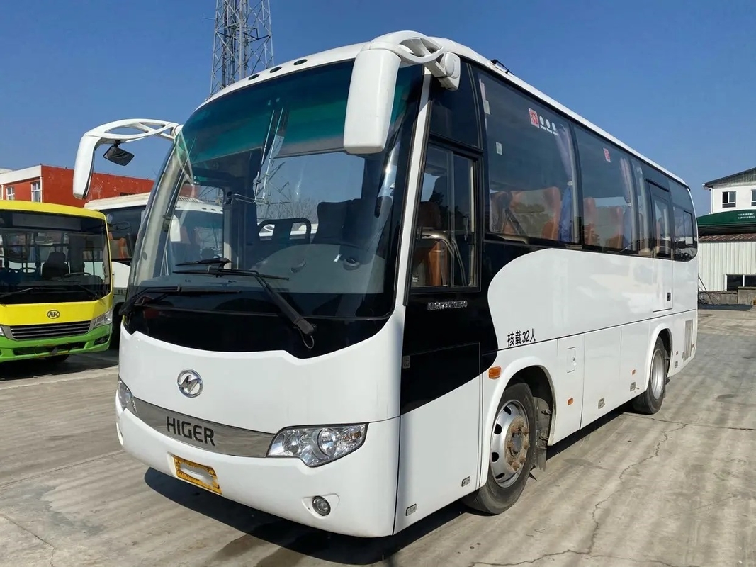 Los autobuses de lujo usados 32 asientos en segundo lugar dan a motor más alto de Bus KLQ6796 Yuchai del coche el color blanco