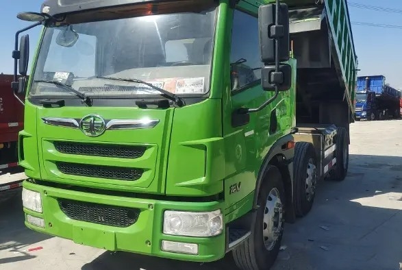 Camión rápido clasificado usado de la mano JIEFANG de la caja de cambios segunda de la carga 24.5t de la descarga 220hp 6×2 del camión