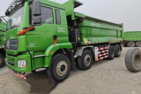 Camión volquete principal usado de la mano SHACMAN del modo 375hp 2do de la impulsión de la cabina 8×4 de los neumáticos diesel de los camiones 12