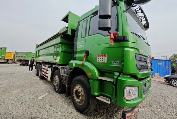 Camión volquete principal usado de la mano SHACMAN del modo 375hp 2do de la impulsión de la cabina 8×4 de los neumáticos diesel de los camiones 12
