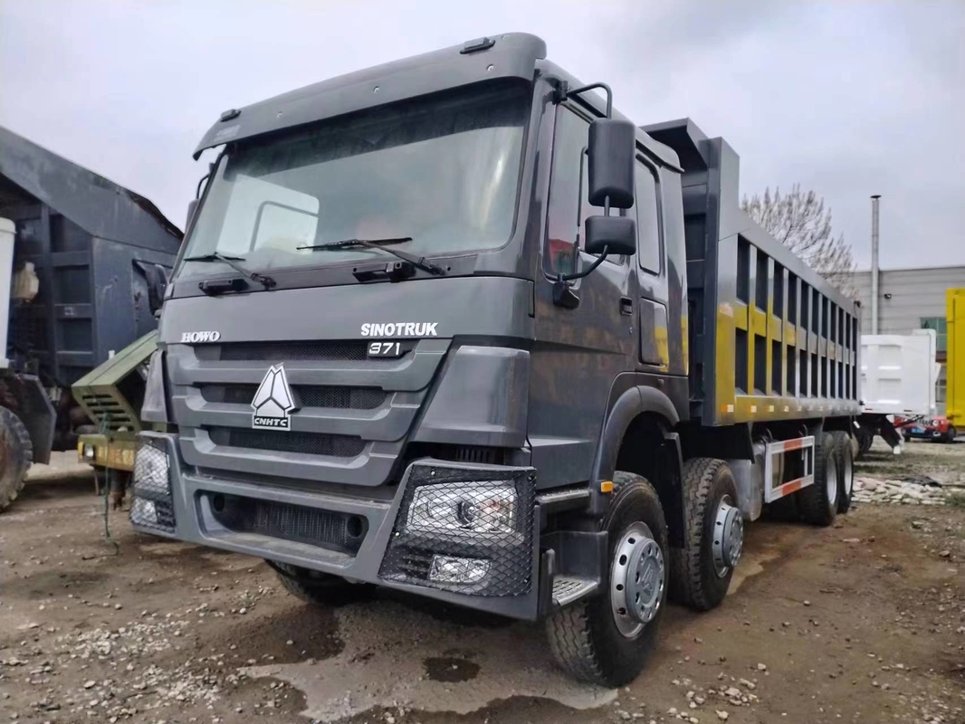 Carga clasificada 15.5t de la cabina del tejado plano de Tipper Trucks Black Color 371hp 8×4 HOWO ZZ3317 de la segunda mano