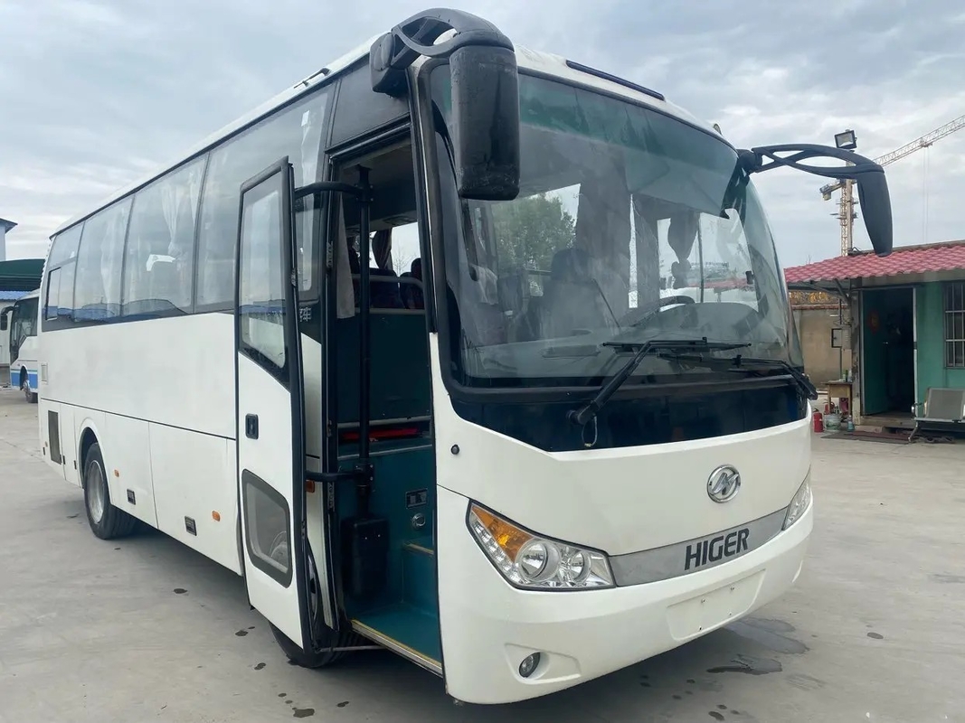 Los asientos usados del autobús 30 del pasajero que sellaban la CA de la disposición de los asientos del motor 2+2 de Yuchai de la ventana utilizaron un KLQ6755 más alto