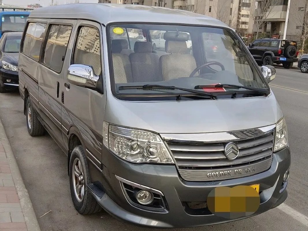 Mini Bus Front Engine usado 14 asientos 5,3 metros de Dragon Hiace XML6532 de desplazamiento de color plata de oro de la ventana