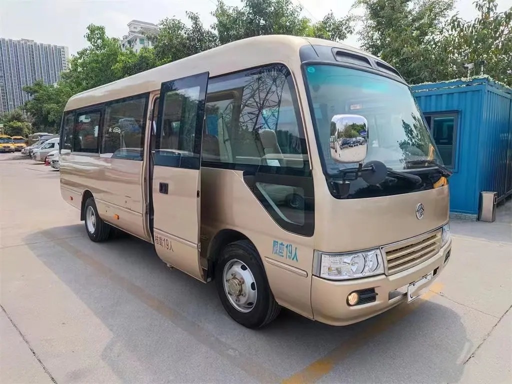 Segunda mano Mini Bus Front Engine 19 asientos Dragon Coaster External Swinging Door de oro XML6700