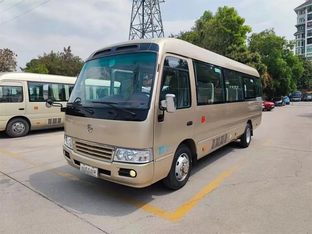 Segunda mano Mini Bus Front Engine 19 asientos Dragon Coaster External Swinging Door de oro XML6700