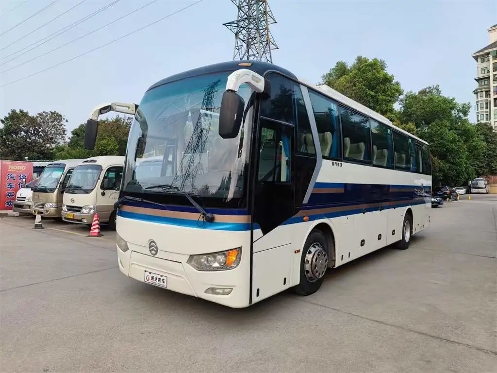 Compartimiento de equipaje grande usado de los autobuses 47 de los asientos del solo aire acondicionado de lujo de la puerta Dragon Bus de oro XML6102
