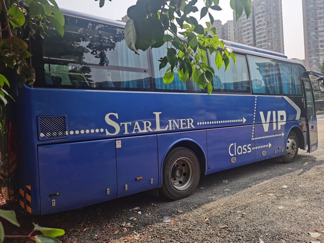 2dos asientos del motor 220hp 38 de Yuchai del autobús de la mano que sellan la ventana 8,7 metros de Dragon Bus de oro usado XML6887