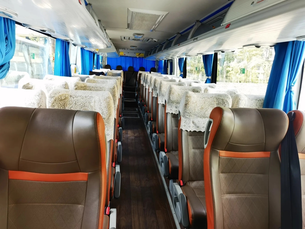 El autobús y el coche usados Middle Passenger Door 50 asienta el autobús ZK6119 de Youngtong de la mano del aire/acondicionado 2do del cargador USB del motor de Wechai