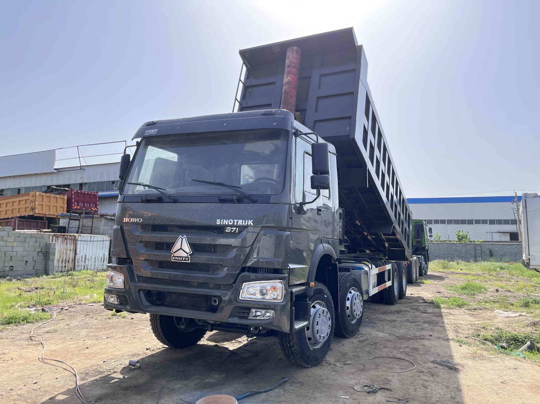 El motor usado de Tipper Trucks 371hp Sinotruck 10,5 metros de carga clasificada 8×4 de 16t da en segundo lugar HOWO ZZ3317