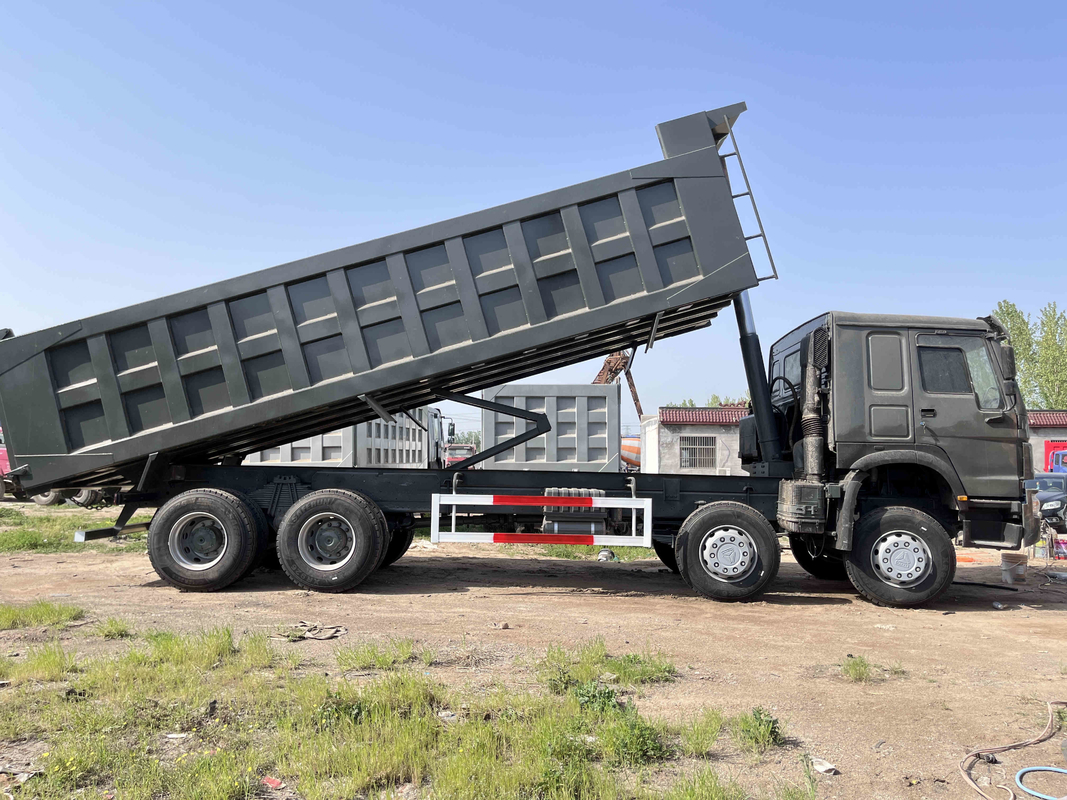 El motor usado de Tipper Trucks 371hp Sinotruck 10,5 metros de carga clasificada 8×4 de 16t da en segundo lugar HOWO ZZ3317