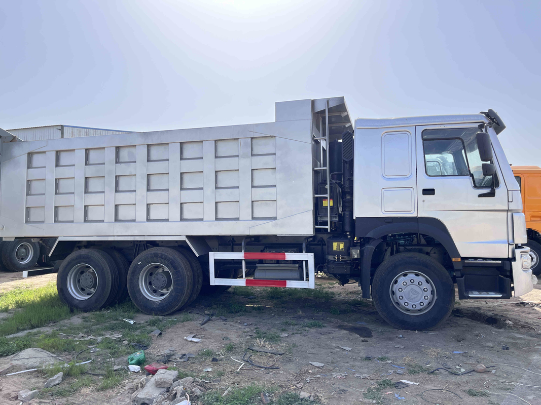 Howo usado acarrea 8 metros de 380hp 6 de los cilindros de EURO III del motor diesel 10 el camión volquete ZZ3257 de las ruedas 6×4 Howo