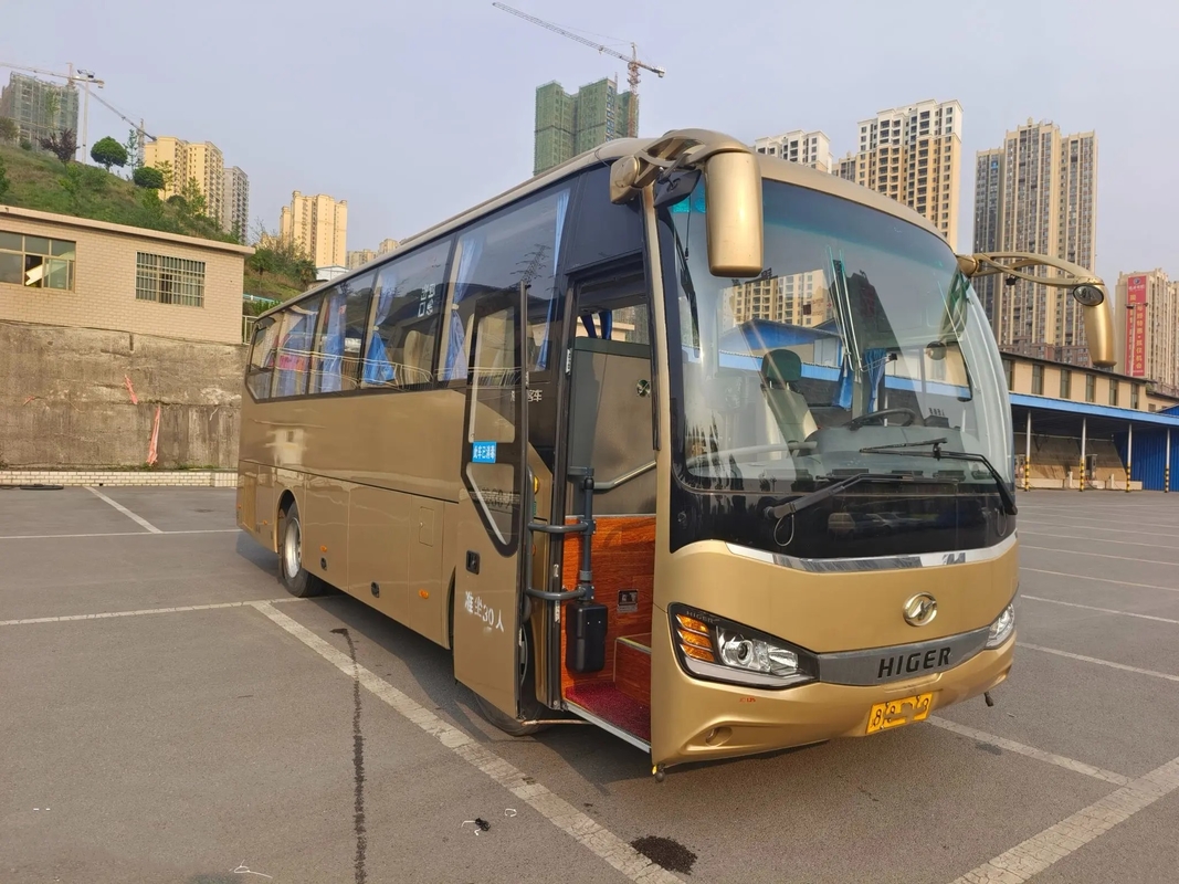 Aire acondicionado de oro usado del motor de los cilindros de la puerta 6 de los asientos KLQ6882 del color 30 del autobús del tránsito el solo utilizó un autobús más alto