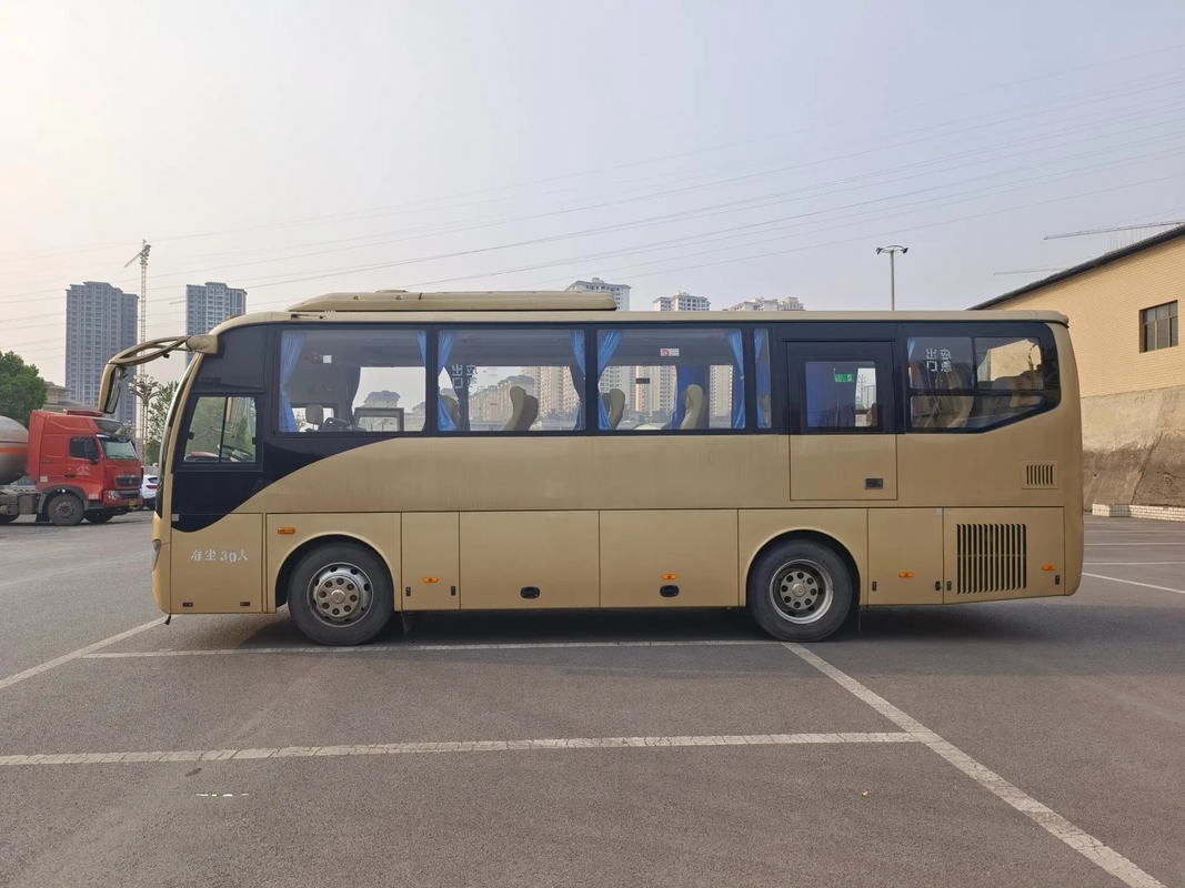 Aire acondicionado de oro usado del motor de los cilindros de la puerta 6 de los asientos KLQ6882 del color 30 del autobús del tránsito el solo utilizó un autobús más alto