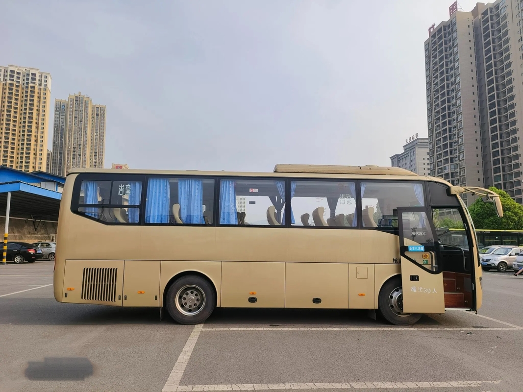 Aire acondicionado de oro usado del motor de los cilindros de la puerta 6 de los asientos KLQ6882 del color 30 del autobús del tránsito el solo utilizó un autobús más alto