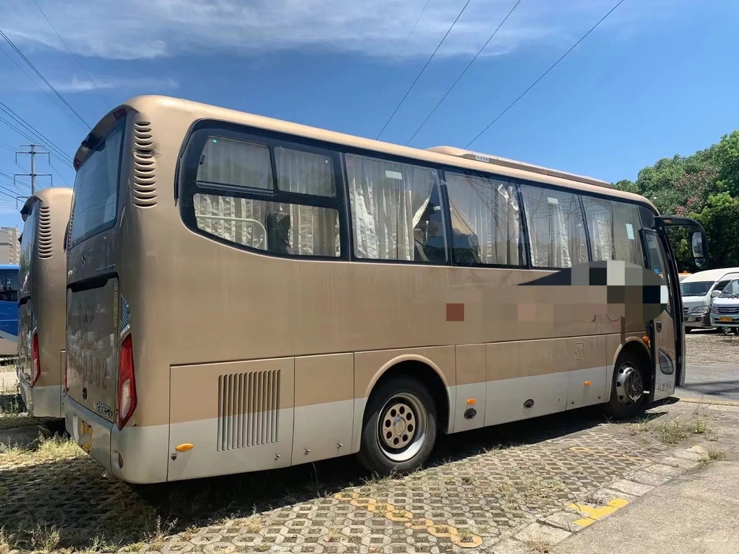 Coche usado Bus Weichai Engine 34 asientos color de oro de 2018 años 8 metros de 2da mano Kinglong XMQ6802