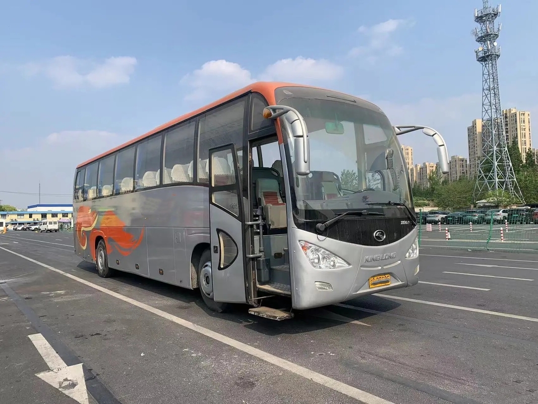 Coche Second Hand III EURO 55 asientos que sellan el autobús usado motor XMQ6126 de Yuchai Kinglong de los cilindros de la ventana seis