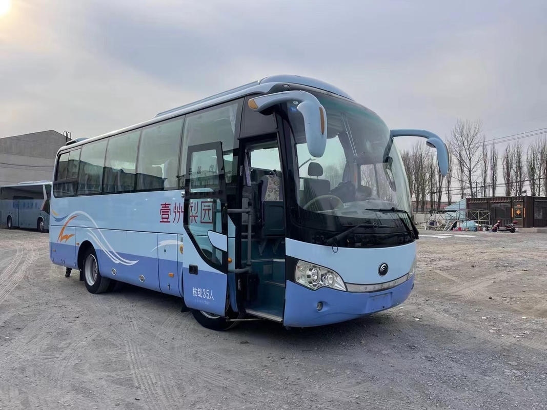 La mano izquierda usada del autobús del tránsito conduce 35 puerta joven de Tong Bus ZK6808 de la 2da mano de los asientos la sola 8 metros