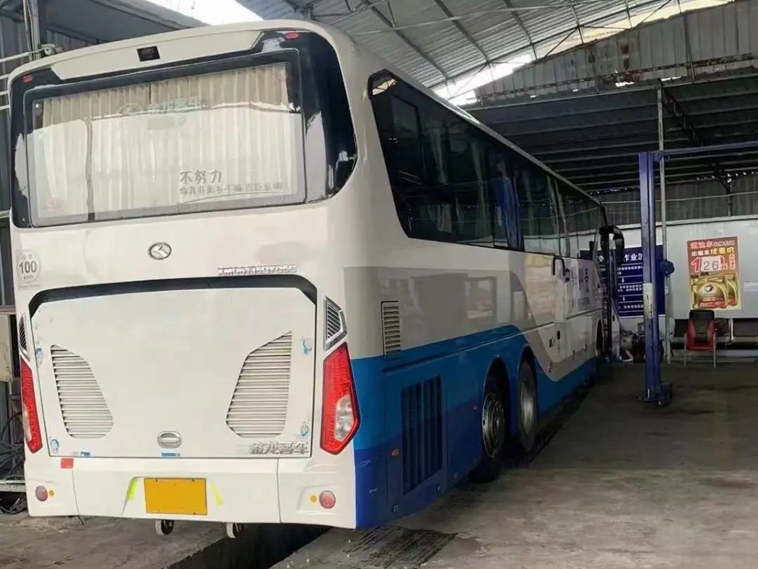 El aire/acondicionado raro grande de los asientos del motor 375hp 56 del compartimiento de equipaje del autobús de la segunda mano utilizó el autobús XMQ6135 LHD/RHD de Kinglong
