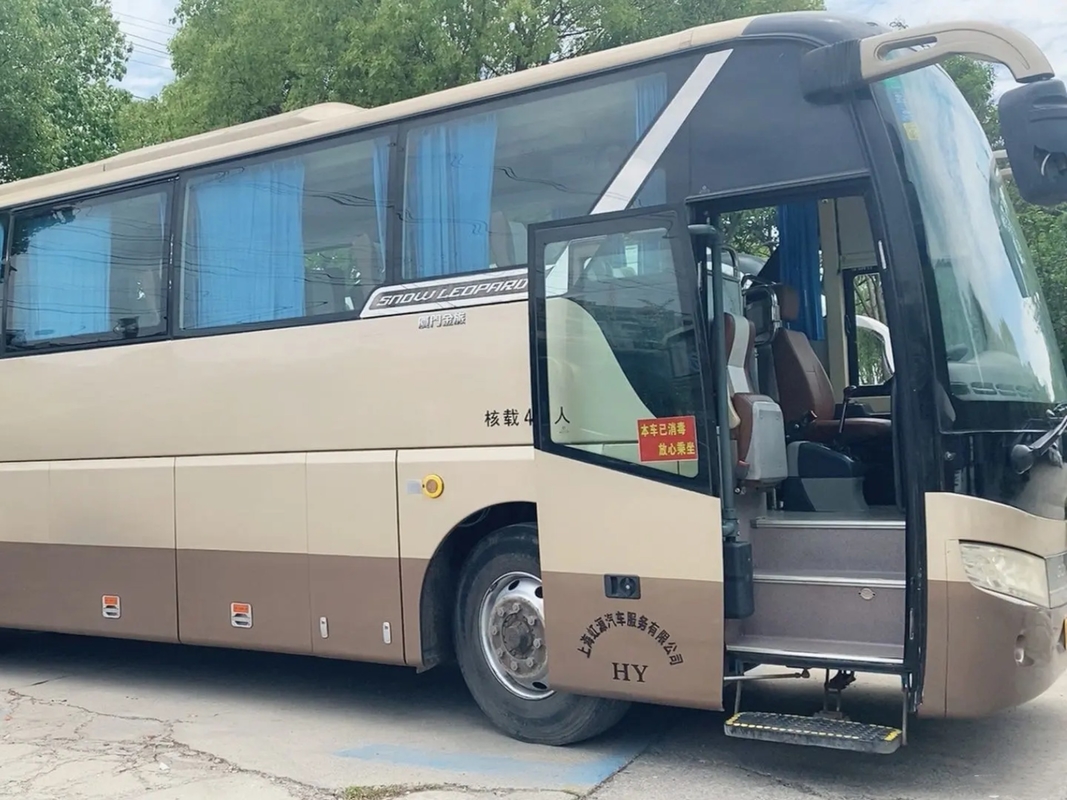 Dragón de oro usado XML6113 de la sola mano de la puerta del motor de Yuchai de los asientos de la suspensión 47 del saco hinchable del autobús del pasajero 2da