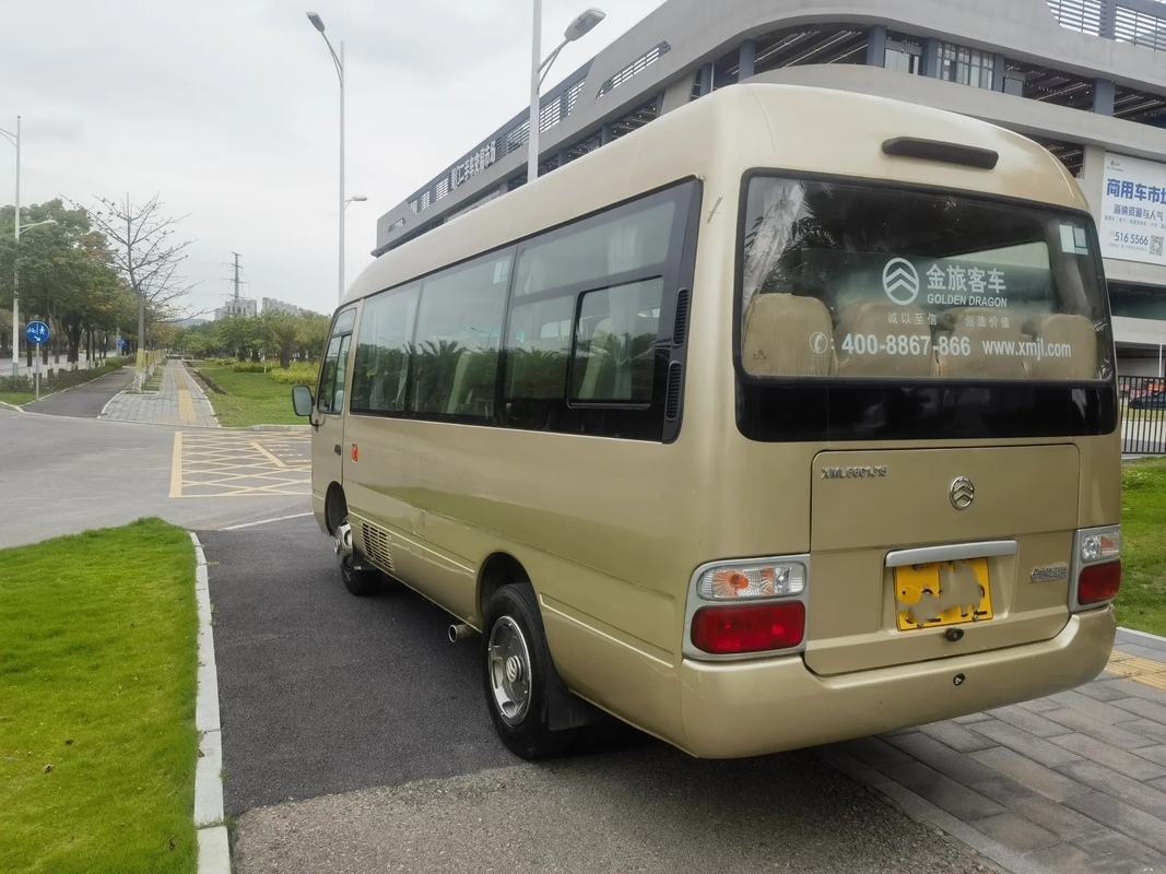 El práctico de costa de la segunda mano 6 metros de Front Engine 19 asientos utilizó la puerta de balanceo externa de oro de Dragon Minibus XML6601