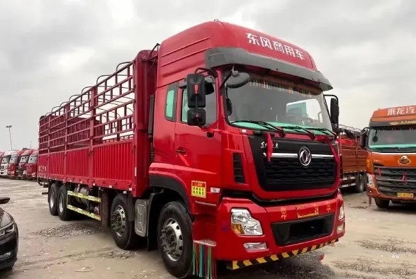 El cargo usado acarrea la alta caja de cambios Dongfeng Lorry Truck de los neumáticos del modo 12 de la impulsión del tejado 420hp 8×4 de la carga clasificada 17.8t RÁPIDAMENTE