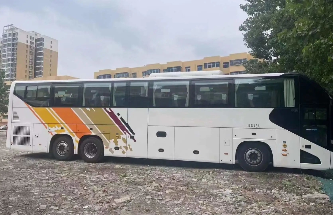 El motor definitivamente grande doble de Weichai de los asientos del compartimiento de equipaje del autobús de la segunda mano 48 con el aire/acondicionado utilizó el bus turístico ZK6137