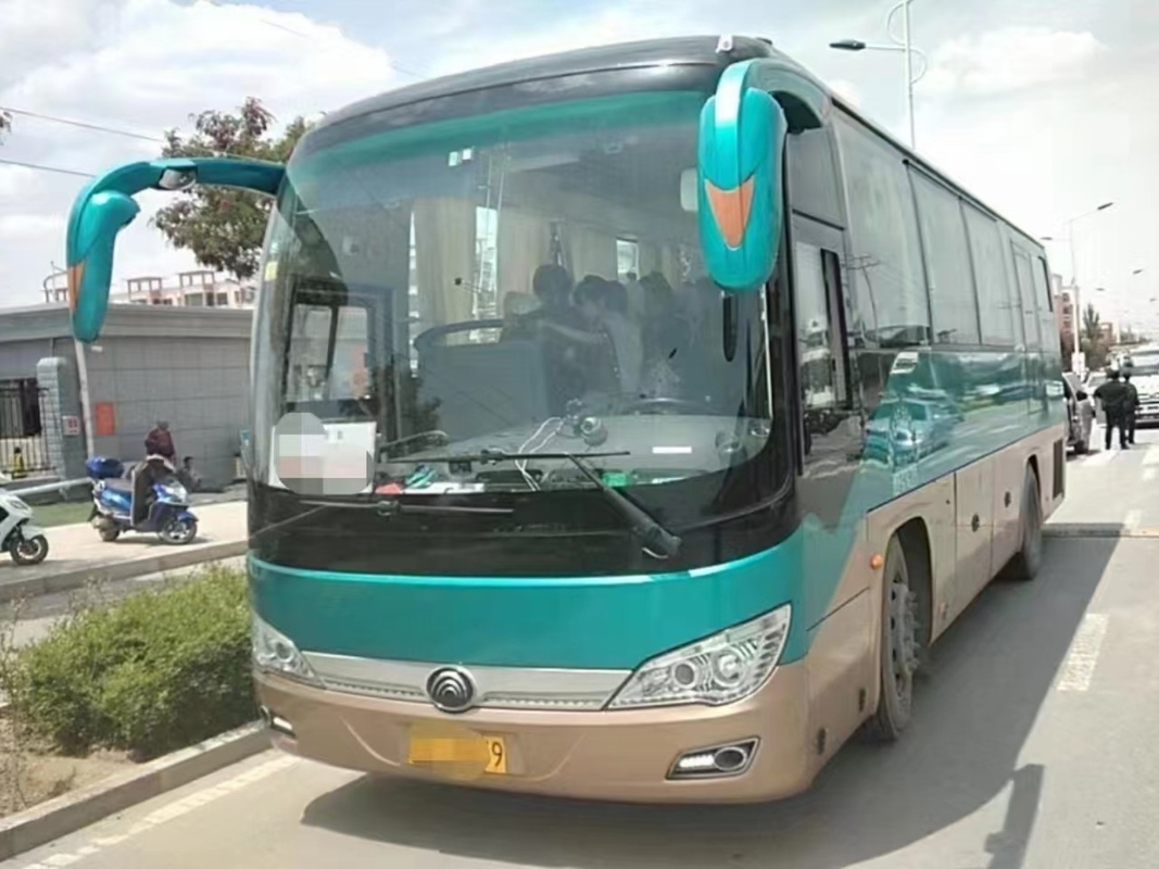 Los autocares usados ponen verde autobús ZK6906 de Yutong de la mano del pasajero de los asientos del color 36 el 2do del aire acondicionado medio de la puerta