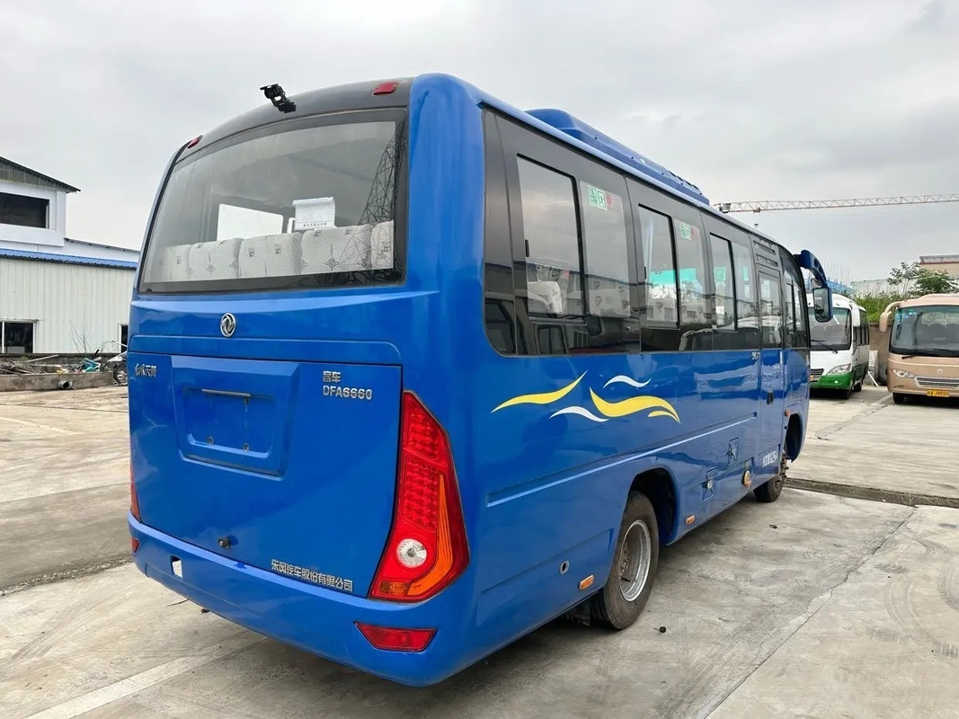 Los pequeños azules usados del autobús colorean 25 asientos que el motor 130hp de Yuchai que resbala la mano izquierda de Windows conduce el autobús DFA6660 de Dongfeng