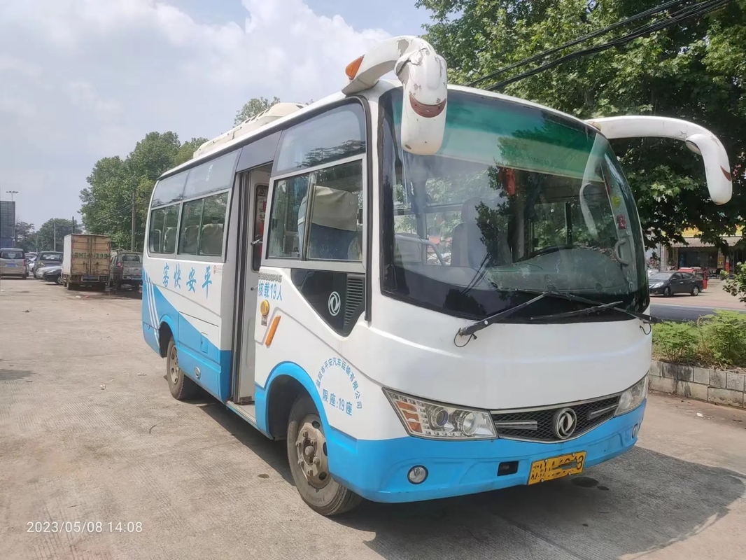 Color blanco usado de los asientos de la puerta 19 de Floding de las furgonetas de la lanzadera 6 metros de Front Engine Wiht del aire/acondicionado 2do de la mano de autobús EQ6608 de Dongfeng