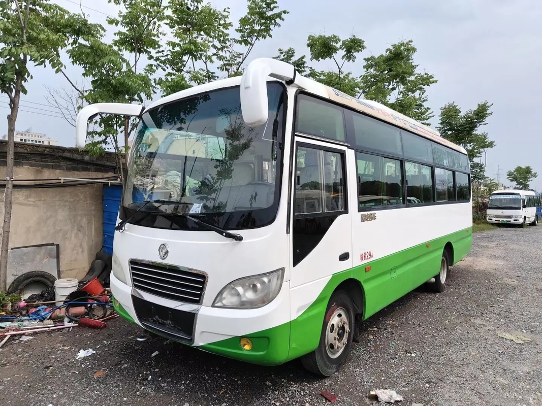 Autobús usado del viaje 2016 mano Dongfeng EQ6731 de la puerta LHD/RHD 2do de los asientos del motor 130hp 29 de Yuchai de los cilindros del año 4 sola