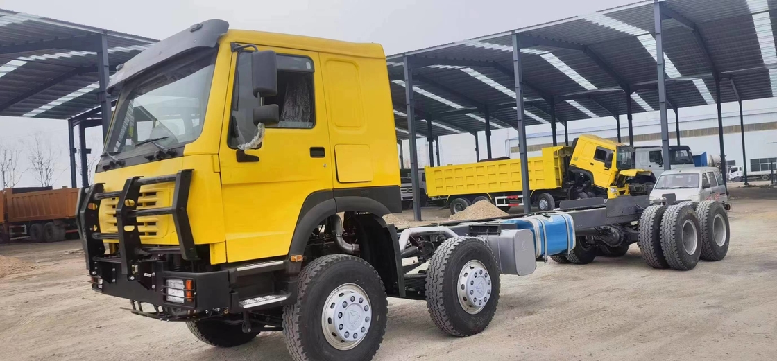 Chasis usado del camión del cargo de Sinotruck Howo del modo de la impulsión de los camiones 8×4 del cargo 11 metros de largo 12 neumáticos