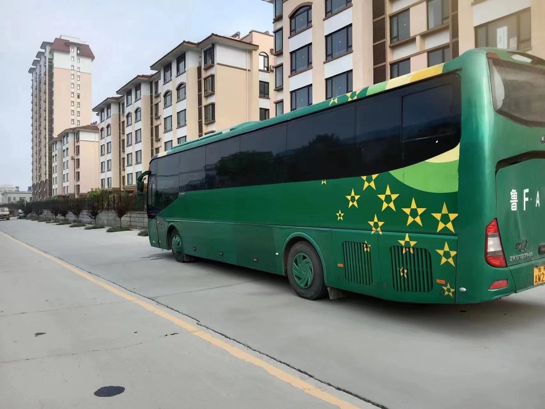 Coche de lujo Green Color de los asientos de los autobuses de larga distancia 55 2017 autobús ZK6127 de Yutong de la mano de la transmisión manual segunda del año