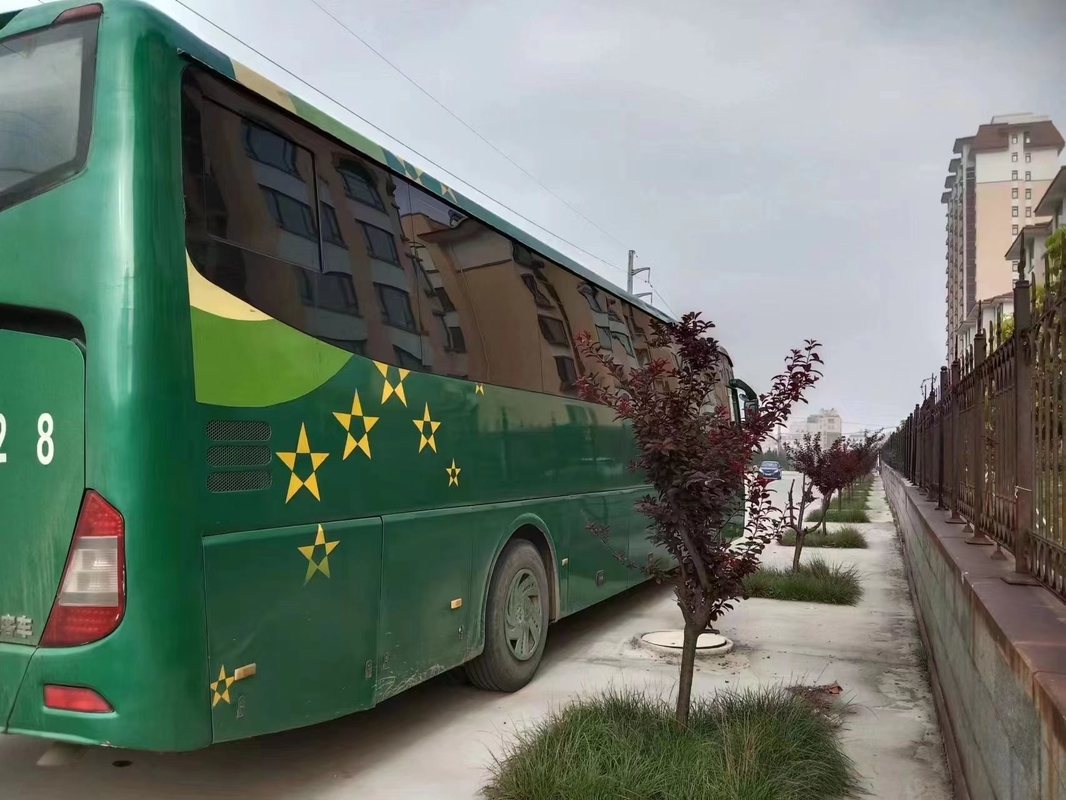 Coche de lujo Green Color de los asientos de los autobuses de larga distancia 55 2017 autobús ZK6127 de Yutong de la mano de la transmisión manual segunda del año
