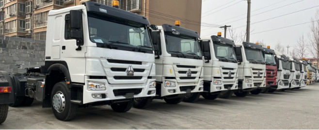 El modelo blanco usado Weichai Engine 430hp 12 de la impulsión del color 6×4 de los camiones diesel adapta el tractor estándar de Howo de la cabina